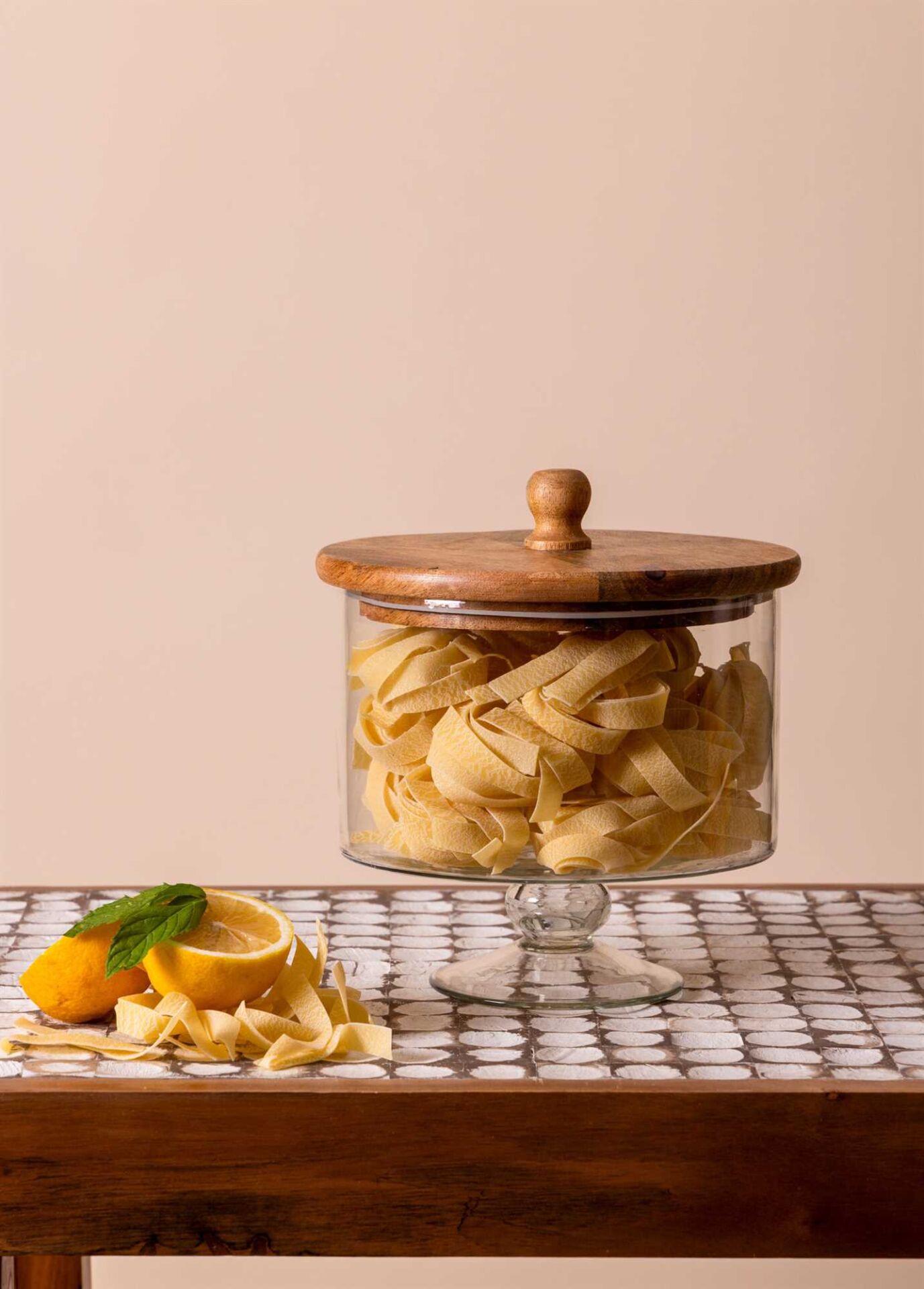 The Mia Madera Ayaklı Kurabiye Kavanozu 24x20x20 cm