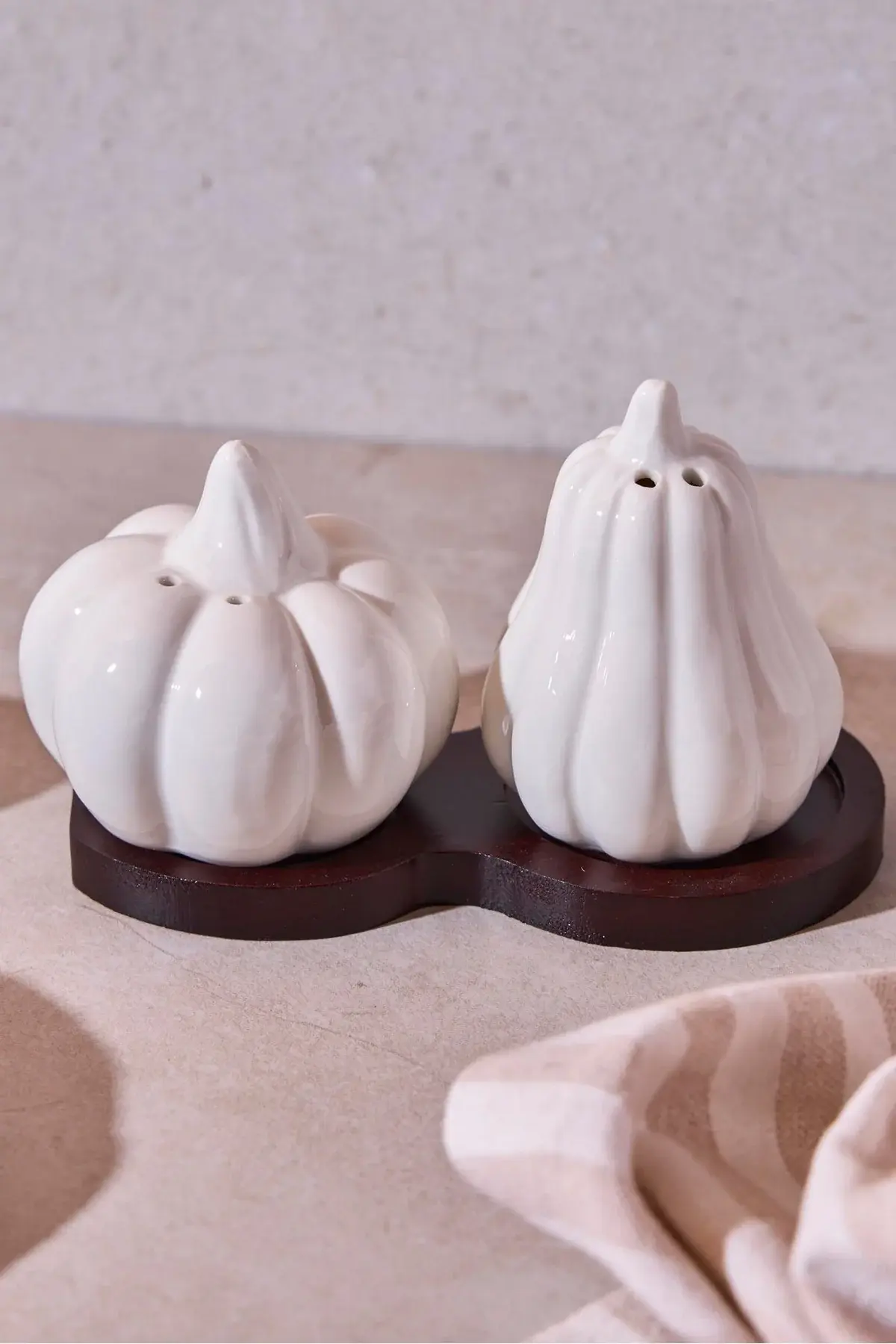 Perotti Pumpkin Porselen 2'li Tuzluk Seti Dekoratif Kabak Formlu Çok Amaçlı Ergonomik Baharatlık